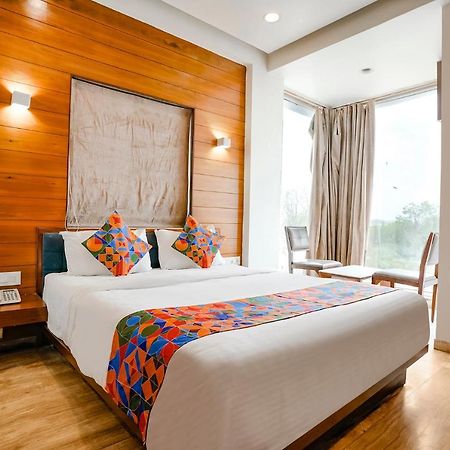 Fabhotel Kyra - Near Airport Road Amhedabad Dış mekan fotoğraf